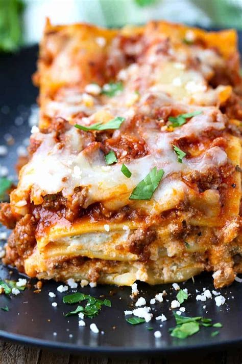 Easy Lasagna Recipe (With Beef & Cheese) .